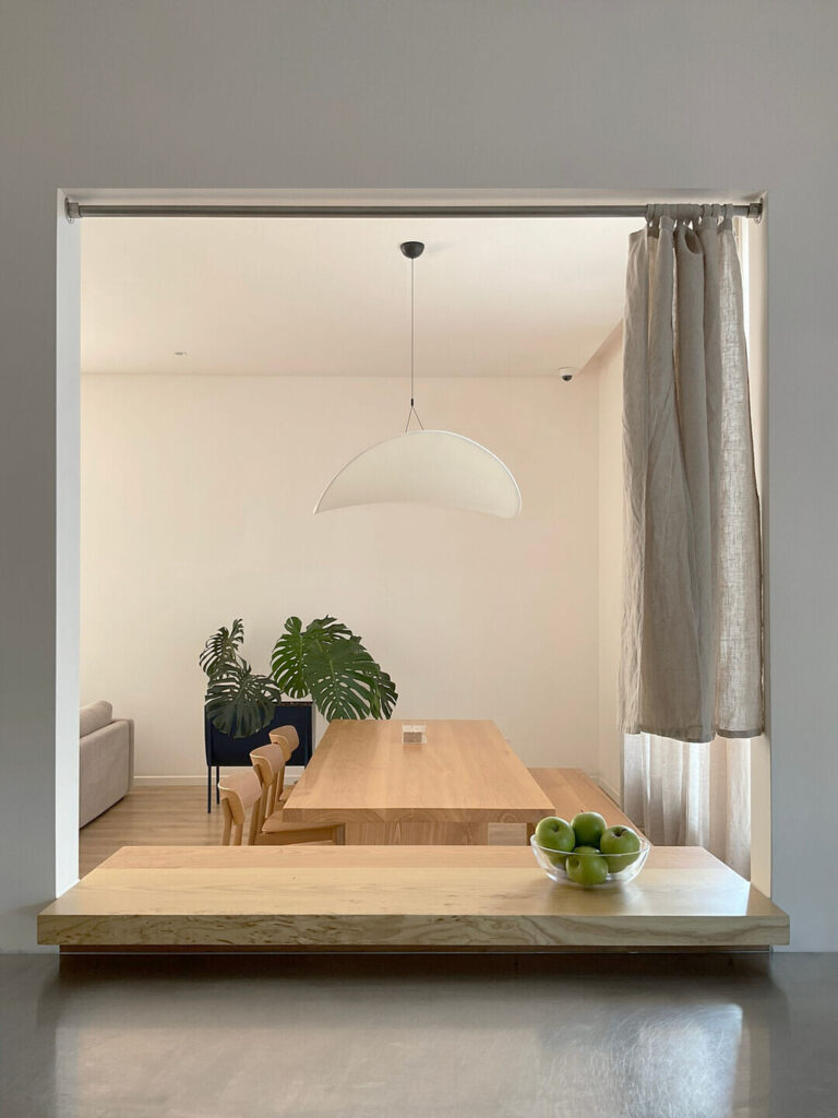 Nhà Phố Tối Giản Dẫn Dắt Bởi Ánh Sáng