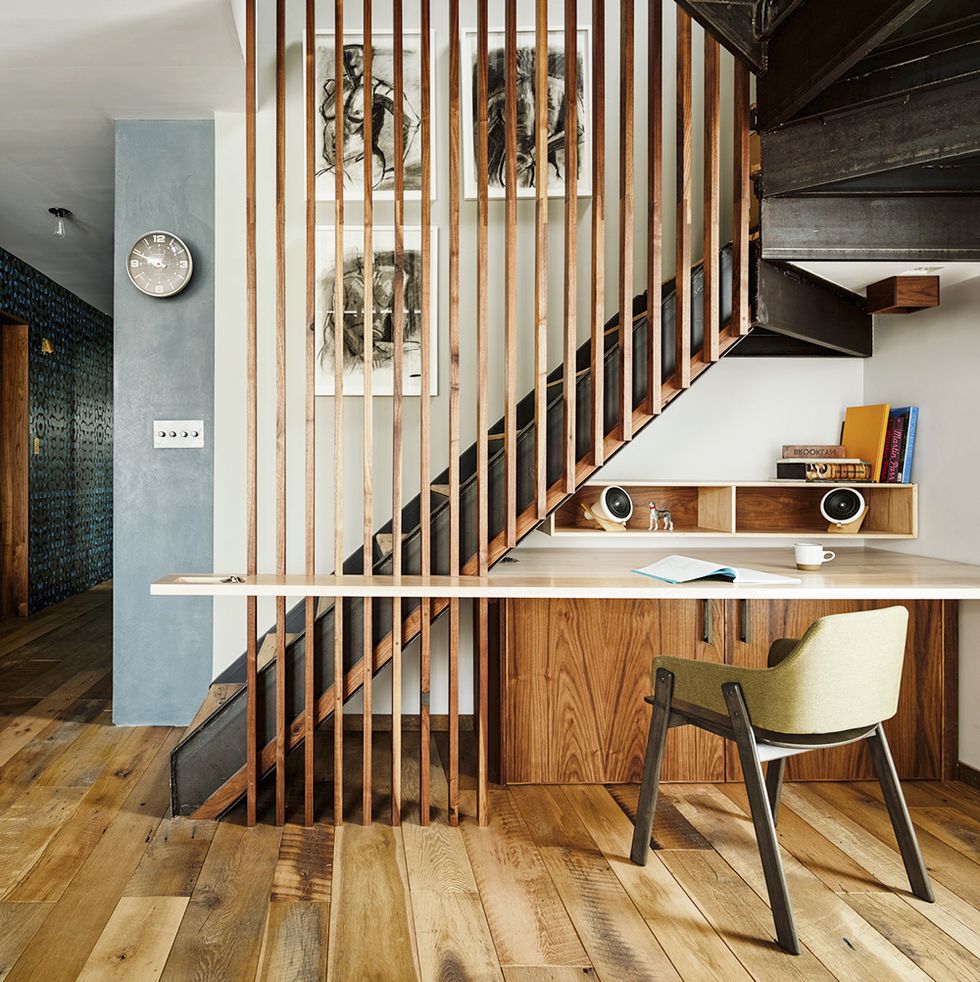 Tận dụng cầu thang làm góc học tập